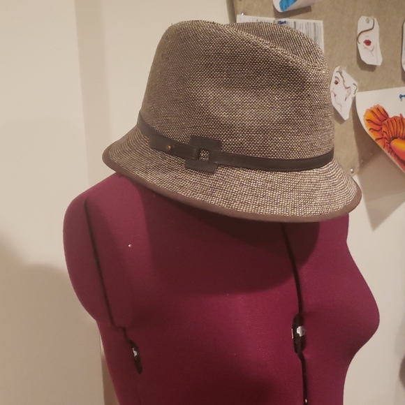 Fedora - Picture 2 of 3